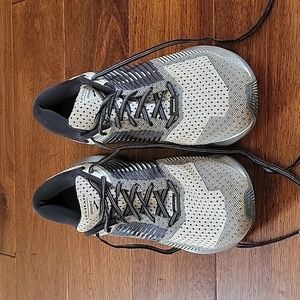 Men's size 9 Brooks Levitate Running Shoes